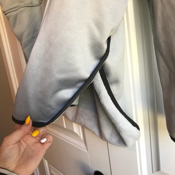 SOLD The North Face Gray cozy slacker poncho - Picture 7 of 8